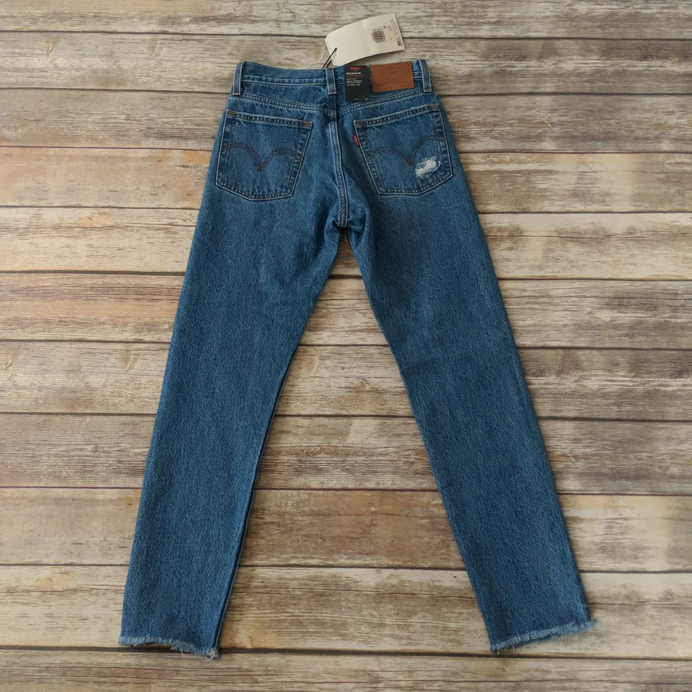 Levi's Wedgie High Rise Women's Jeans - Picture 2 of 9
